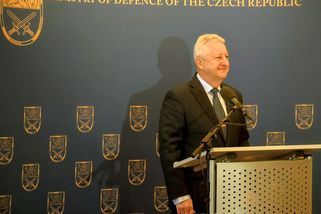 Zůna potvrdil pokračování muniční iniciativy a pochválil projekt stíhaček F-35 - Novinky